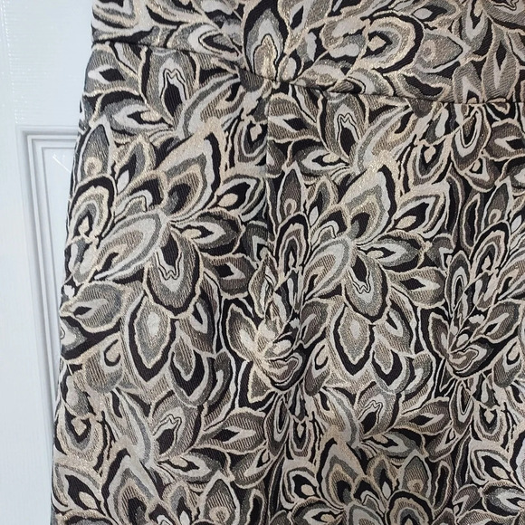 Ann Taylor LOFT Brown and Gold Pleated Brocade Skirt in Size 12 - Picture 2 of 10